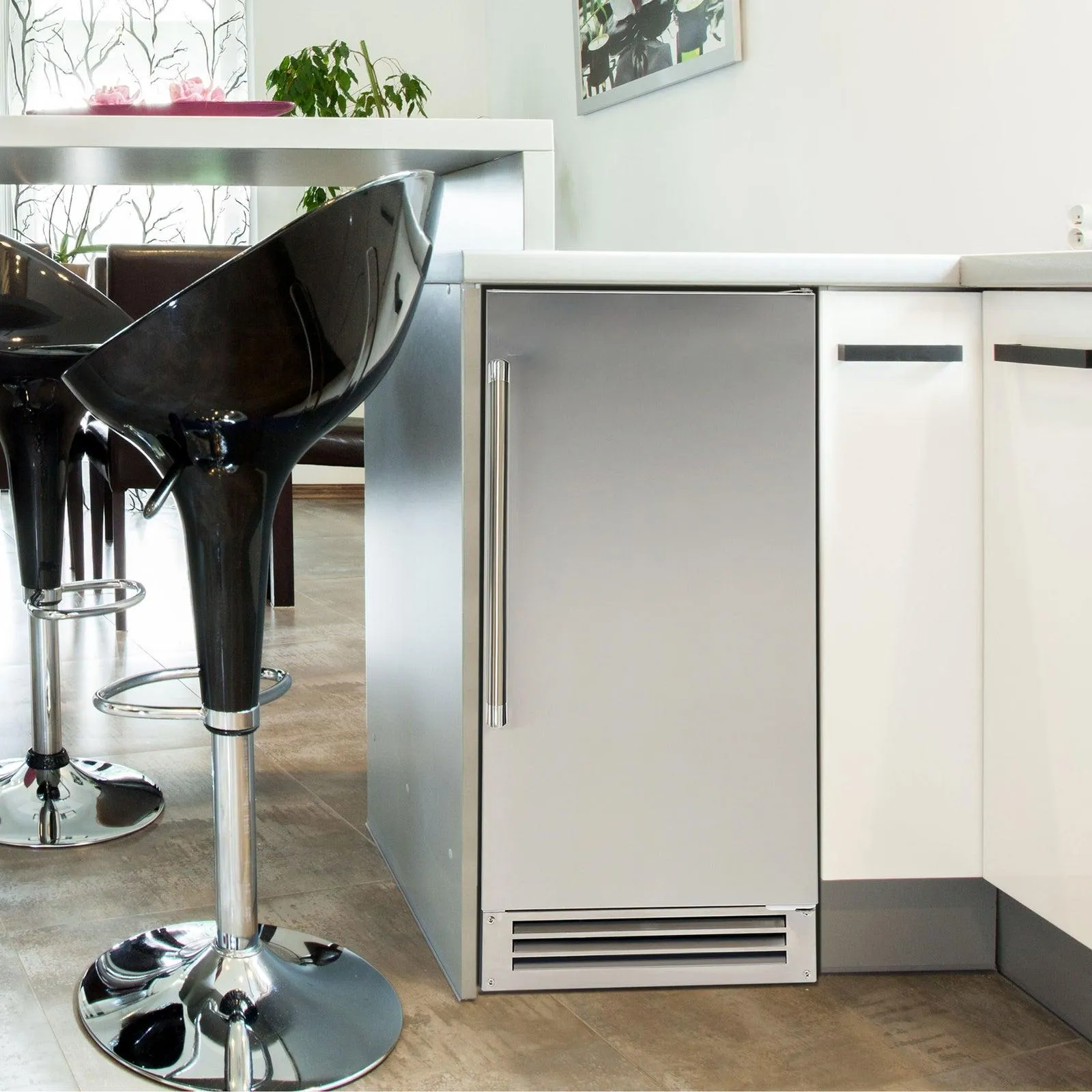 Avanti IME49U3SIS Avanti Elite Built-In Or Freestanding Ice Maker, 15" - Stainless Steel / 49 Lbs