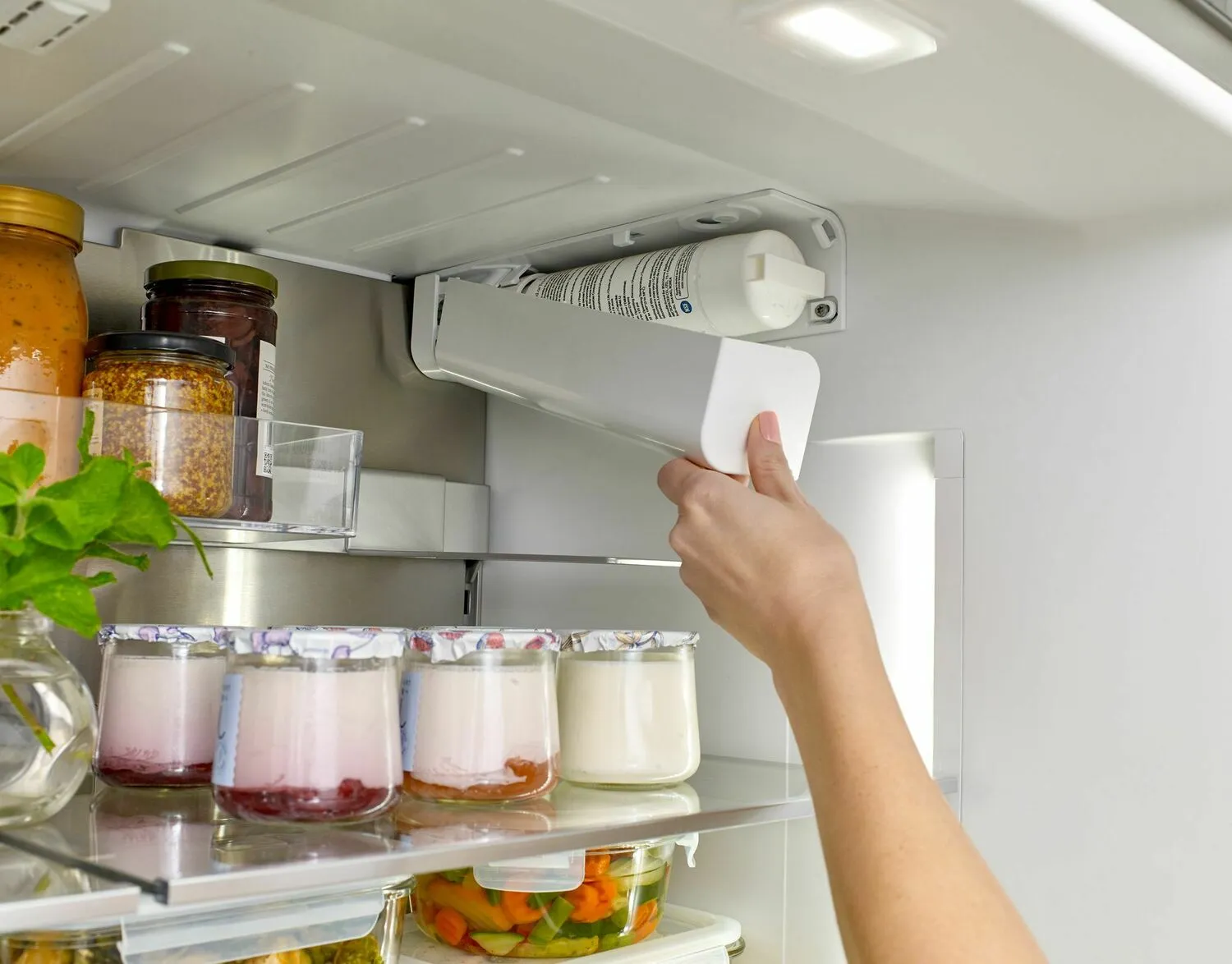 Bosch B36CT80SNS 800 Series French Door Bottom Mount Refrigerator 36'' Easy Clean Stainless Steel B36Ct80Sns